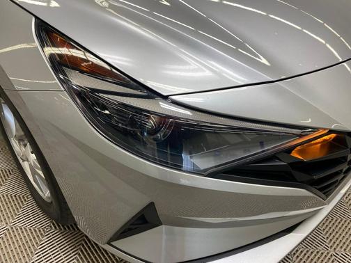 2021 Hyundai ELANTRA SE