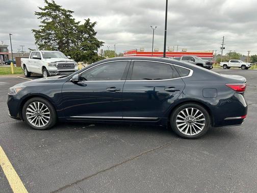 Gravity Blue 2018 Kia Cadenza Premium