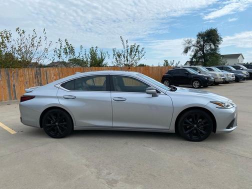 2022 Lexus ES 300h 300H