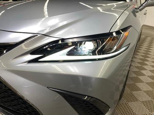2022 Lexus ES 300h 300H