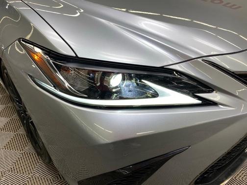 2022 Lexus ES 300h 300H