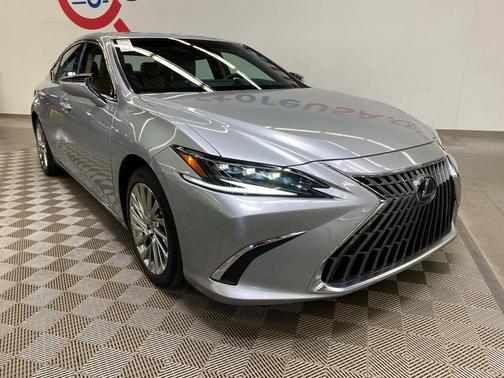 2023 Lexus ES 300h Luxury