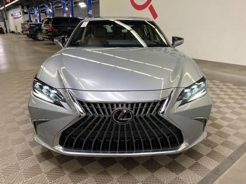 2023 Lexus ES 300h Luxury