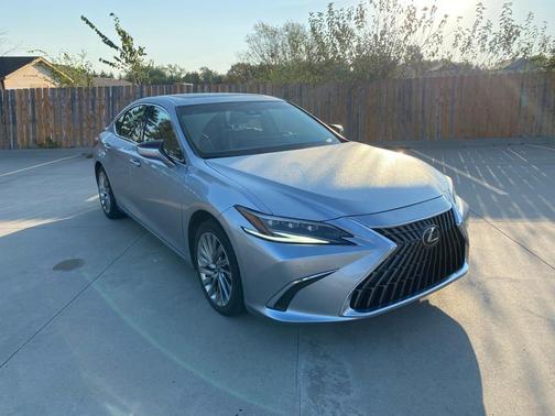 2023 Lexus ES 300h Luxury