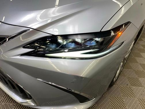2023 Lexus ES 300h Luxury