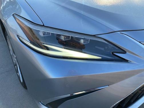 2023 Lexus ES 300h Luxury