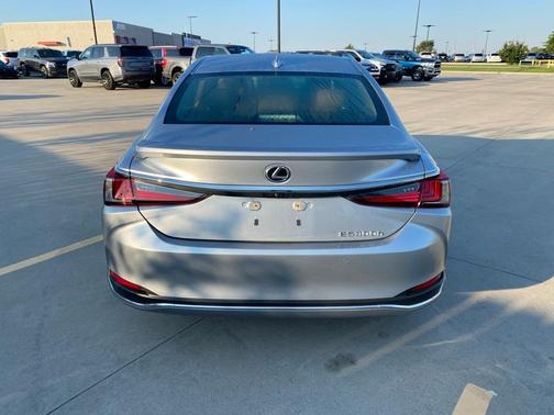 2023 Lexus ES 300h Luxury