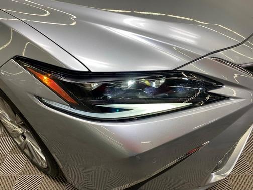 2023 Lexus ES 300h Luxury