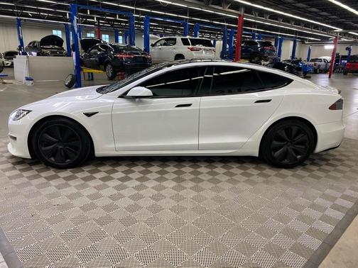 2022 Tesla Model S Plaid
