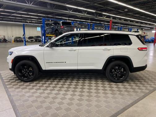 2023 Jeep Grand Cherokee L Laredo
