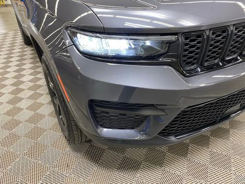 Baltic Gray Metallic Clearcoat 2024 Jeep Grand Cherokee Altitude