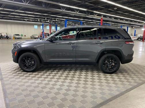 2024 Jeep Grand Cherokee Laredo