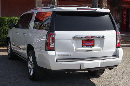 White Frost Tricoat 2019 GMC Yukon XL Denali