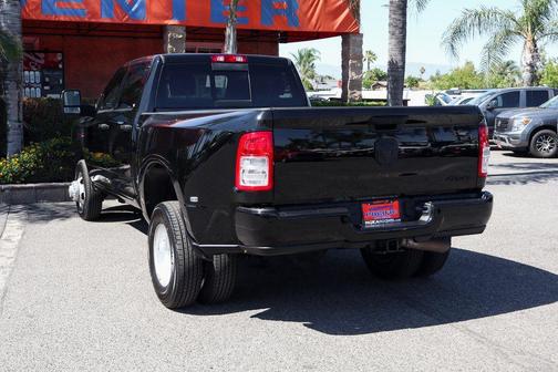 2024 RAM 3500 Tradesman Crew Cab 4x4 8' Box