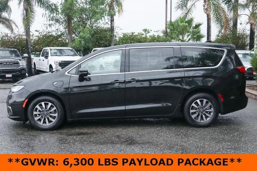 2023 Chrysler Pacifica Hybrid Touring L