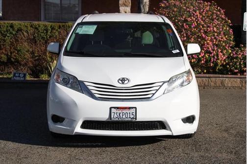 2016 Toyota Sienna LE