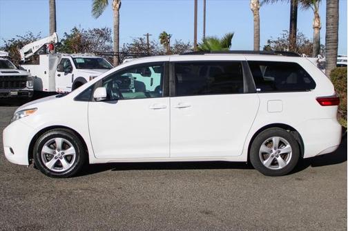 2016 Toyota Sienna LE