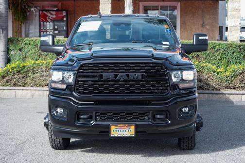 2024 RAM 3500 Big Horn Crew Cab 4x4 8' Box