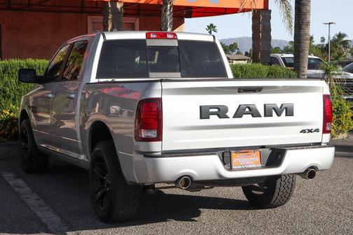 2017 RAM 1500 Night Crew Cab 4x4 5'7' Box