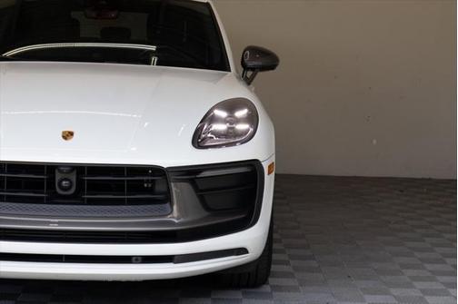 2023 Porsche Macan Base