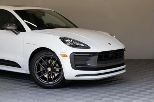2023 Porsche Macan Base