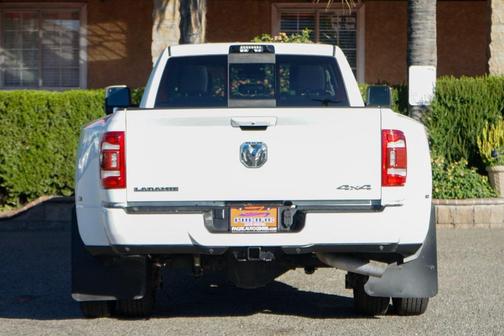 2024 RAM 3500 Laramie Crew Cab 4x4 8' Box