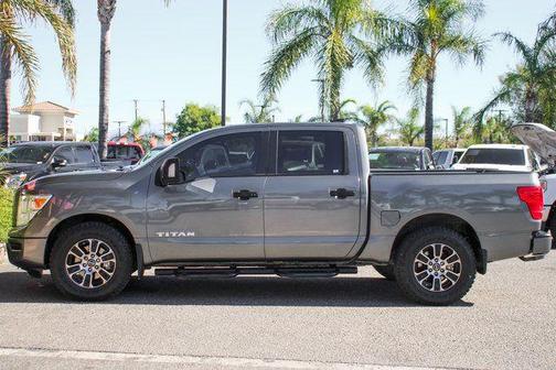 2023 Nissan Titan SV