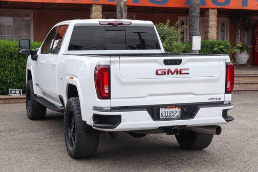 Summit White 2022 GMC Sierra 2500 AT4
