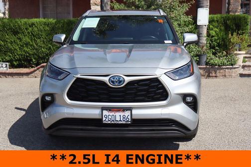 Celestial Silver Metallic 2023 Toyota Highlander Hybrid XLE