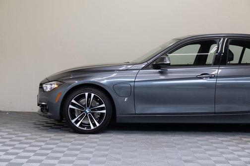 2018 BMW 330e iPerformance