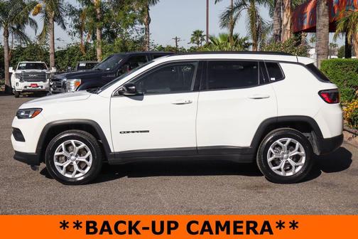 Bright White Clearcoat 2024 Jeep Compass Latitude