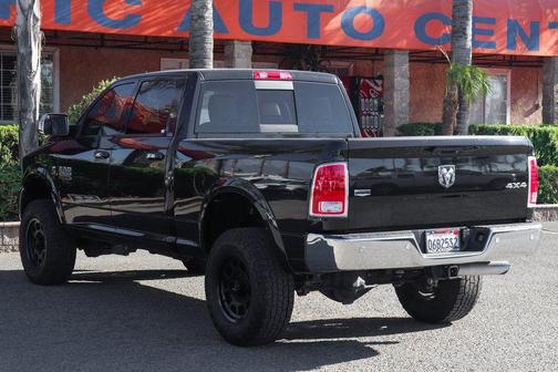 2017 RAM 2500 Laramie Crew Cab 4x4 6'4' Box