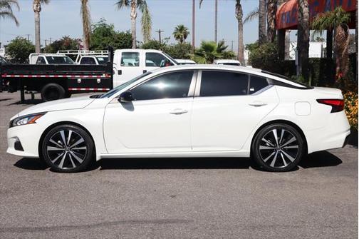 2022 Nissan Altima SR FWD