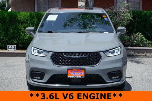 Ceramic Gray Clearcoat 2022 Chrysler Pacifica Hybrid Limited