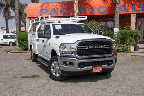 2024 RAM 3500 Big Horn Crew Cab 4x4 8' Box