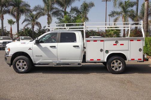 2024 RAM 3500 Big Horn Crew Cab 4x4 8' Box