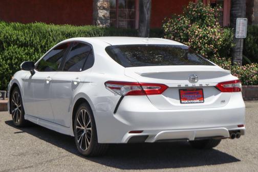 Super White 2020 Toyota Camry SE