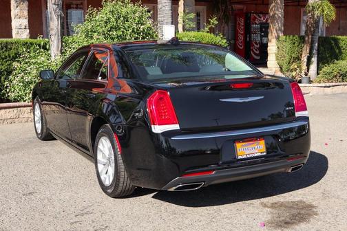 2022 Chrysler 300 Touring