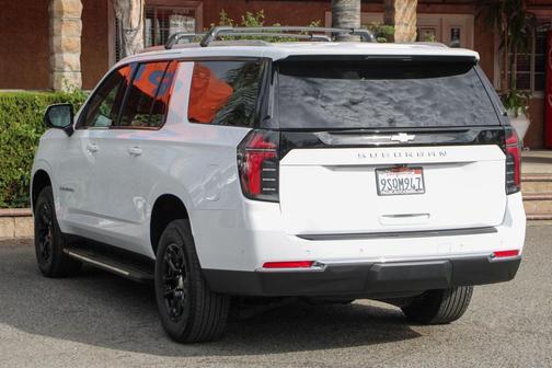 2025 Chevrolet Suburban LS