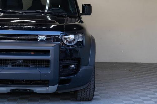 2023 Land Rover Defender 130 SE