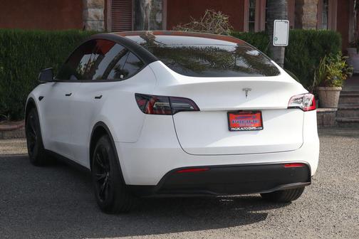Pearl White Multi-Coat 2024 Tesla Model Y Long Range Single Motor Rear-Wheel Drive