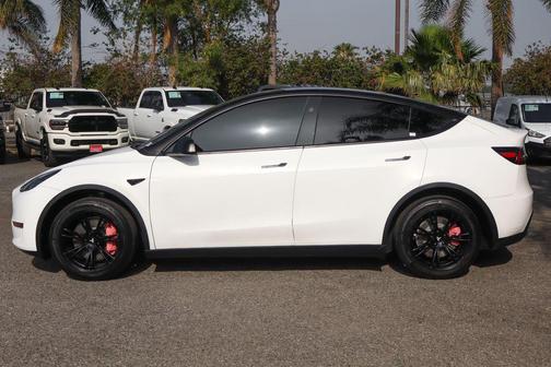 Pearl White Multi-Coat 2024 Tesla Model Y Long Range Single Motor Rear-Wheel Drive