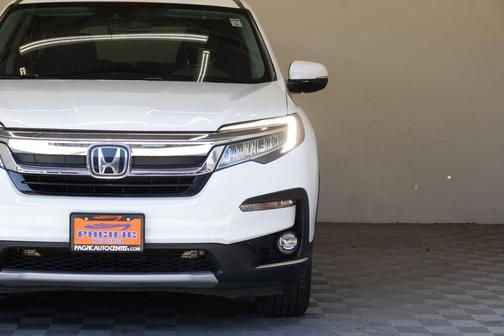 Platinum White Pearl 2022 Honda Pilot Touring 8-Passenger