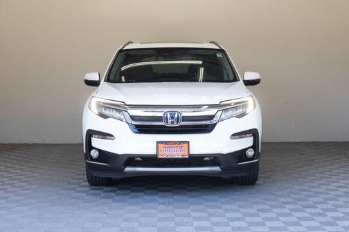 Platinum White Pearl 2022 Honda Pilot Touring 8-Passenger