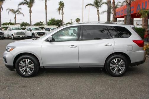 2019 Nissan Pathfinder SL