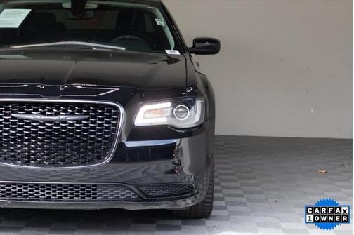2023 Chrysler 300 Touring