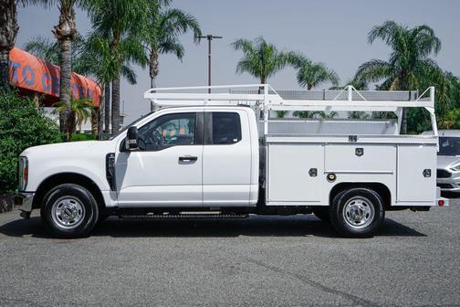 Oxford White 2024 Ford F-250 XL