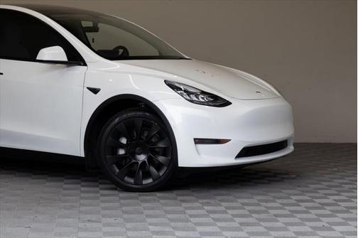 2022 Tesla Model Y Long Range Dual Motor All-Wheel Drive
