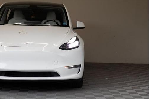 2022 Tesla Model Y Long Range Dual Motor All-Wheel Drive