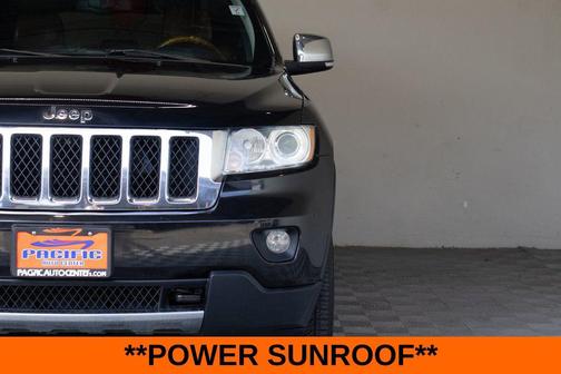 Brilliant Black Crystal Pearlcoat 2012 Jeep Grand Cherokee Overland